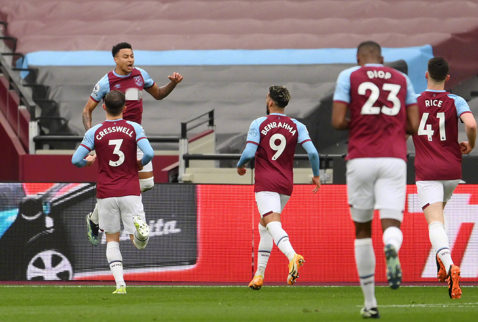 起猛烈冲击 起猛烈冲击